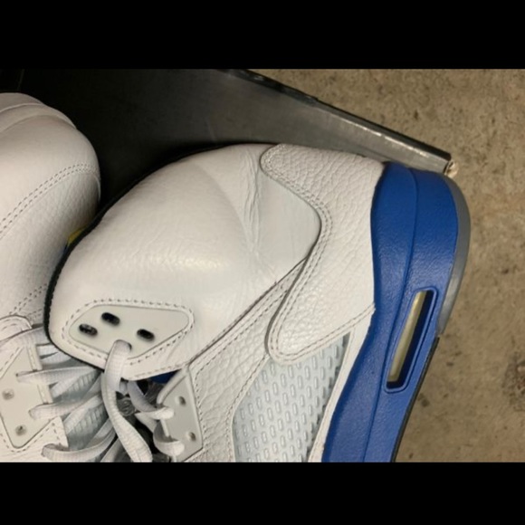 Jordan 5 Laney - Picture 3 of 6